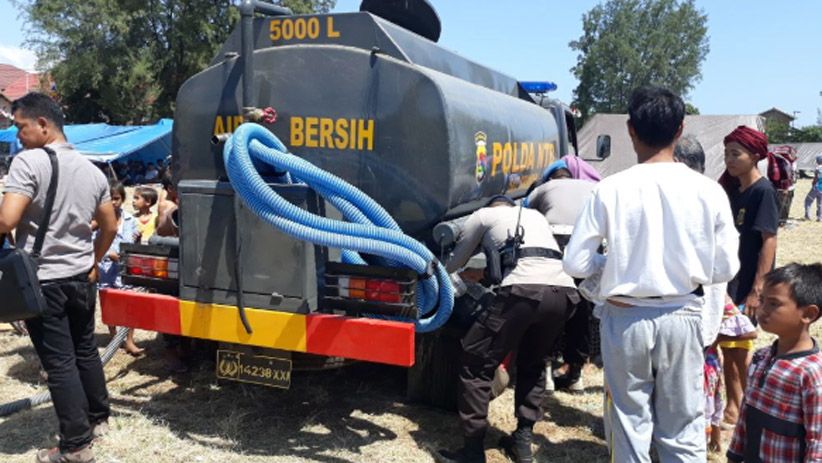 Polda NTB Salurkan Air Bersih untuk Korban Gempa Lombok - Bagian 4