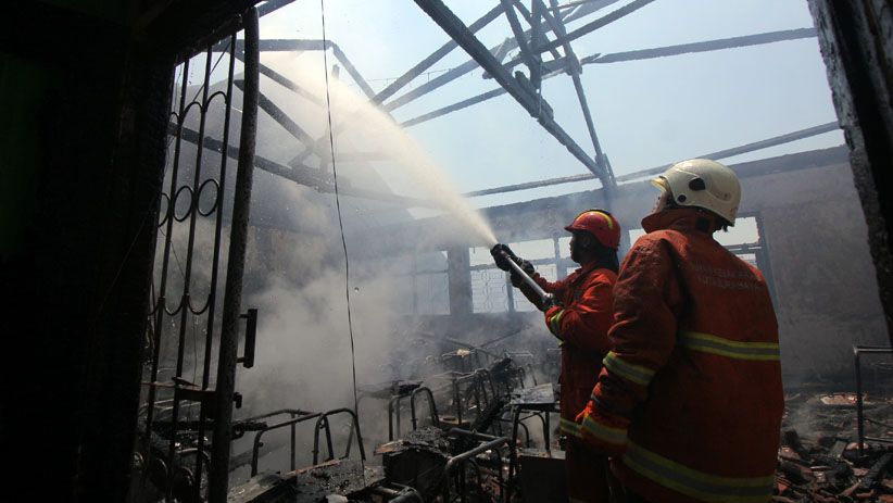 Kebakaran di SMPN 21 Surabaya Menghanguskan 82 Unit Komputer  - Bagian 2