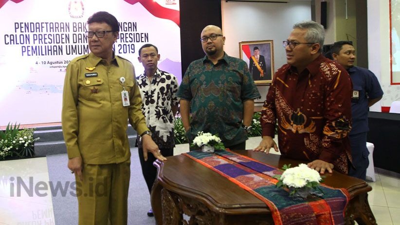Mendagri Pantau Proses Pendaftaran Capres dan Cawapres di KPU - Bagian 4