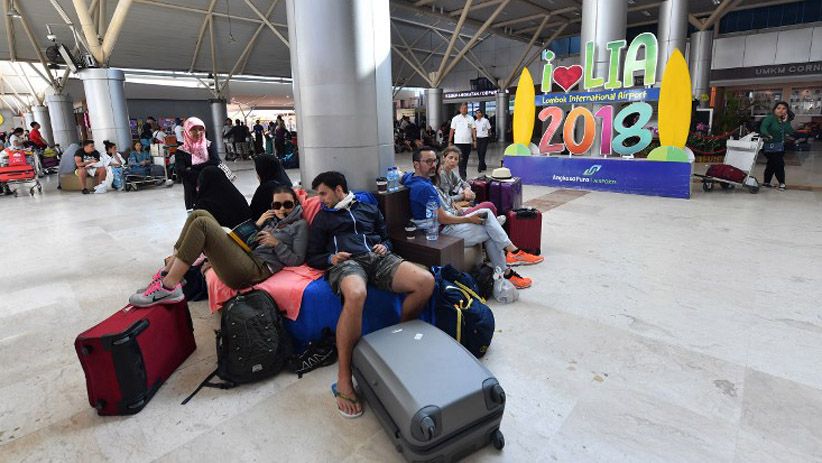 Pascagempa, Wisatawan Asing Tinggalkan Kawasan Wisata Lombok - Bagian 4
