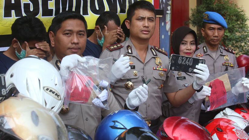 Tim Reskrim Polsek Asemrowo Ringkus Penadah Motor dan Helm Curian - Bagian 2