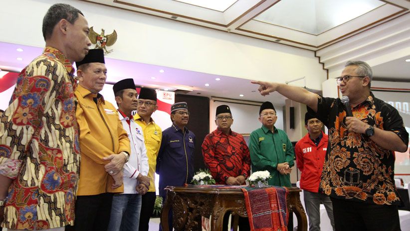 Sekjen Parpol Pendukung Jokowi Datangi KPU, Siapkan Pendaftaran Capres-Cawapres - Bagian 2