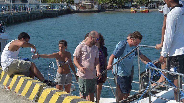 Turis Asing Masih Terus Dievakuasi dari Gili Trawangan - Bagian 4