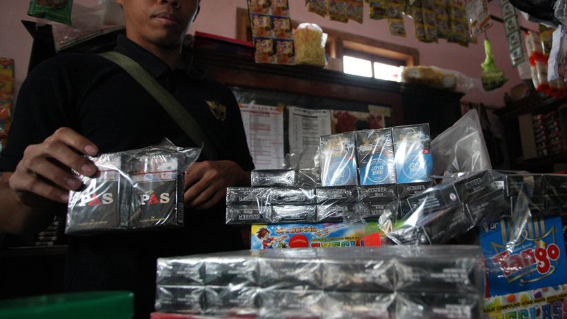 Tekan Peredaran Rokok Ilegal, Bea Cukai Razia Warung-warung di Blitar - Bagian 2