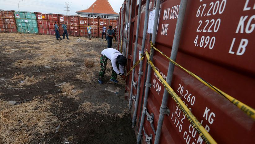 TNI AL Gagalkan Penyelundupan 25 Kontainer Pakaian Bekas dari China dan Taiwan - Bagian 4