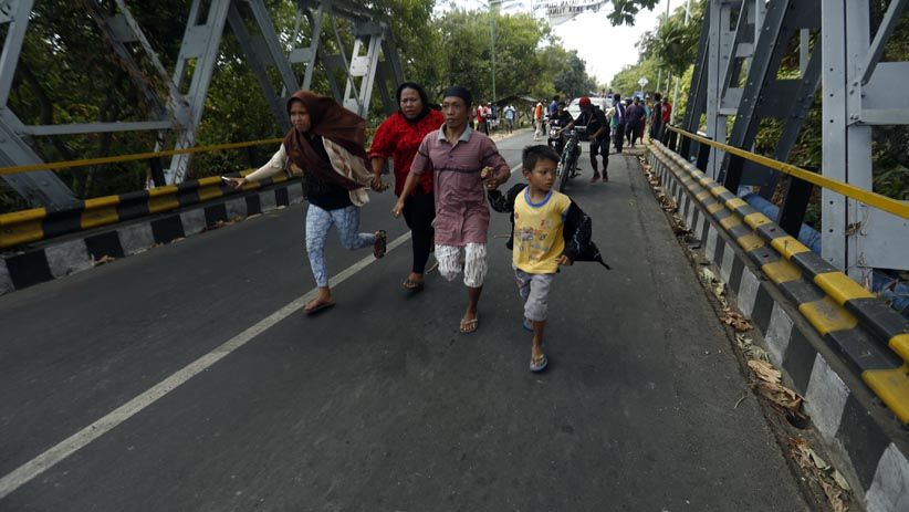 Gempa Bumi Susulan Berkekuatan 6,2 SR, Warga Panik ...