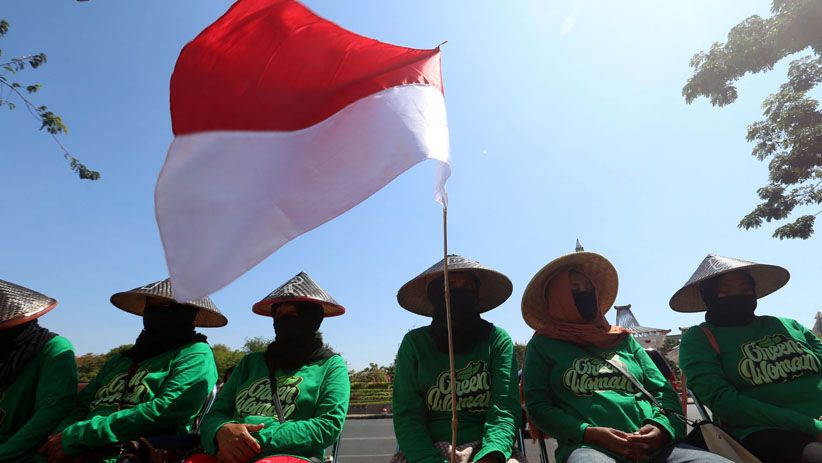 Perempuan Lakardowo Desak Pemerintah Bersihkan Limbah B3 - Bagian 1