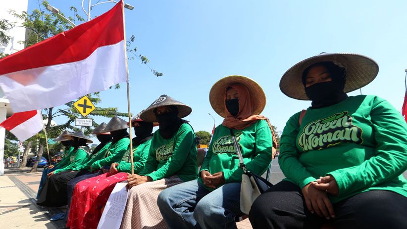 Perempuan Lakardowo Desak Pemerintah Bersihkan Limbah B3 - Bagian 4