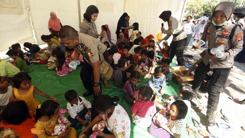 Begini Cara Polda NTB Memberikan Trauma Healing kepada Anak Korban Gempa - Bagian 5