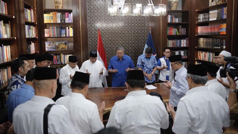 Demokrat Merapat, SBY Tanda Tangan Dukungan Disaksikan Prabowo - Bagian 3