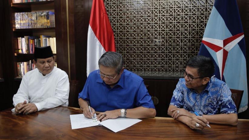 Demokrat Merapat, SBY Tanda Tangan Dukungan Disaksikan Prabowo - Bagian 1
