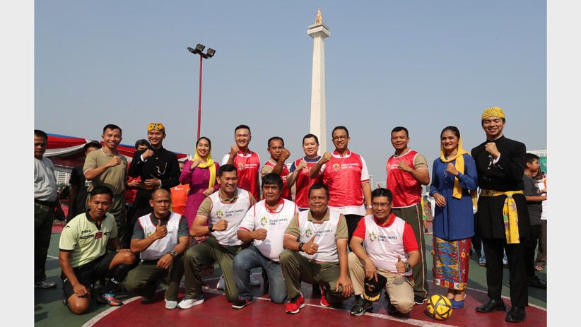 Selain Bermain Futsal, HT dan Anies Gowes Keliling Monas - Bagian 6