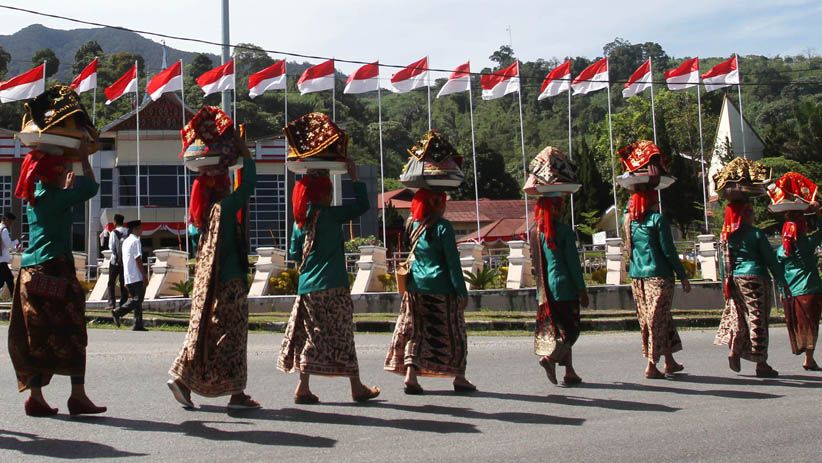 1.000 Masyarakat Minangkabau Ikut Upacara Arak-arakan Bajamba - Bagian 4