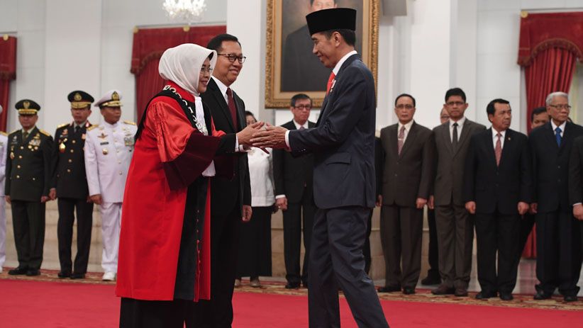 Presiden Jokowi Melantik Hakim MK Enny Nurbaningsih - Bagian 2