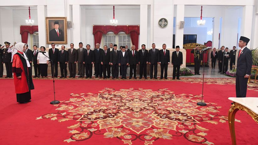 Presiden Jokowi Melantik Hakim MK Enny Nurbaningsih - Bagian 4