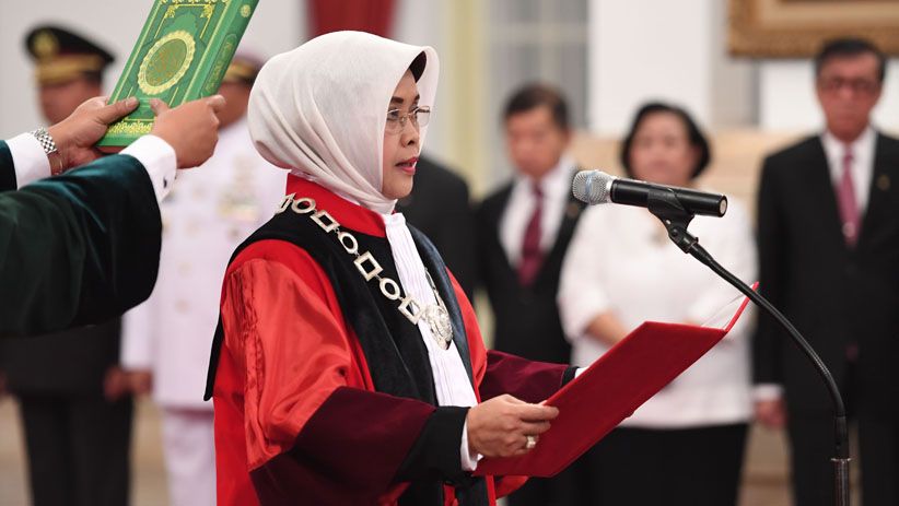 Presiden Jokowi Melantik Hakim MK Enny Nurbaningsih - Bagian 3