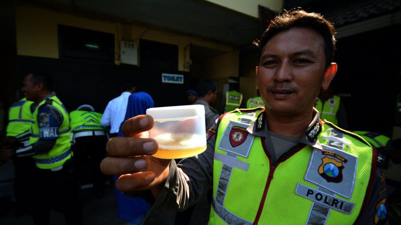 1 Polisi Terlibat Kasus Narkoba, Ratusan Anggota Polres Pelabuhan Tanjung Perak Tes Urine - Bagian 5