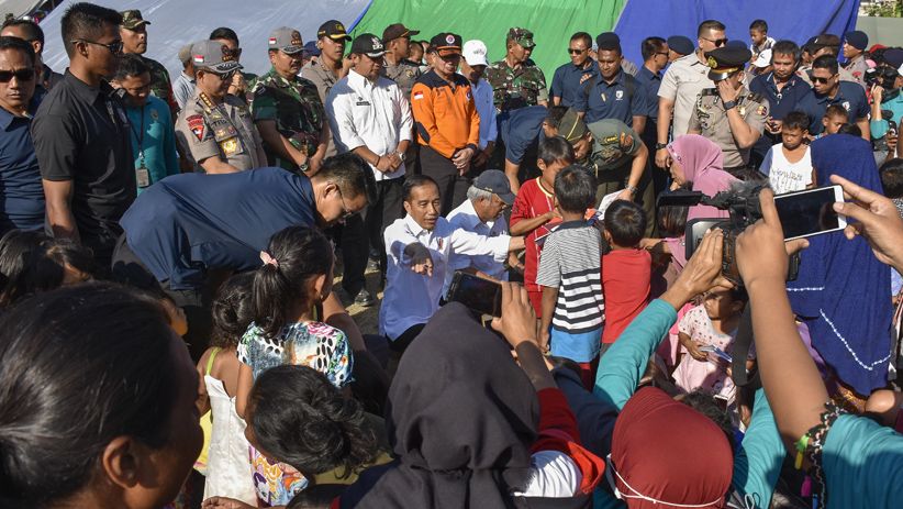 Berdialog dengan Korban Gempa, Jokowi Janji Bantu Perbaikan Rumah Rusak - Bagian 1
