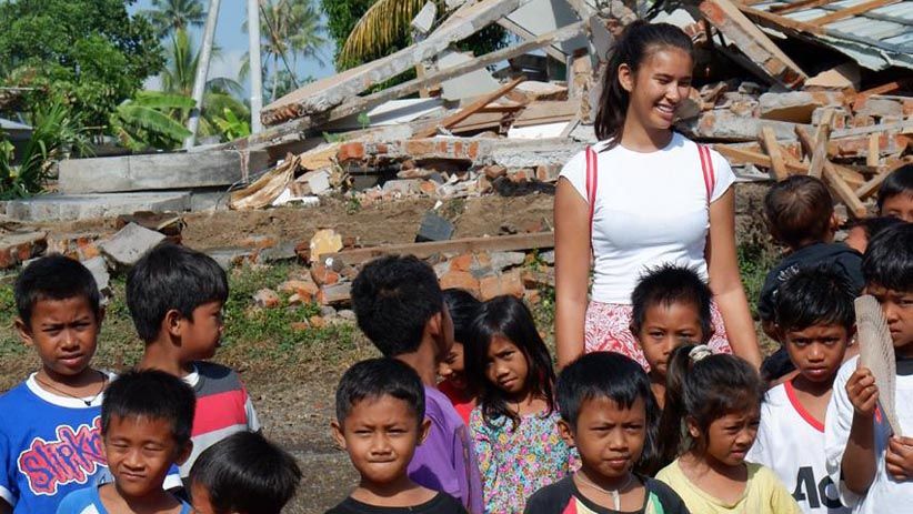 Miss Indonesia 2017 Achintya Nilsen Berikan Donasi kepada Korban Gempa Lombok - Bagian 3
