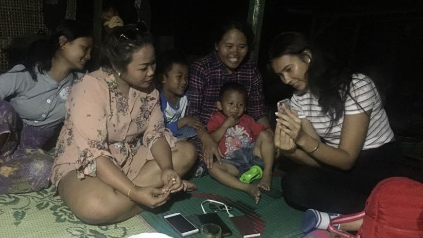 Miss Indonesia 2017 Achintya Nilsen Berikan Donasi kepada Korban Gempa Lombok - Bagian 5