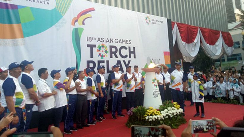 Anies Gandeng Putranya Sambil Bawa Obor Asian Games 2018 di Balai Kota - Bagian 3