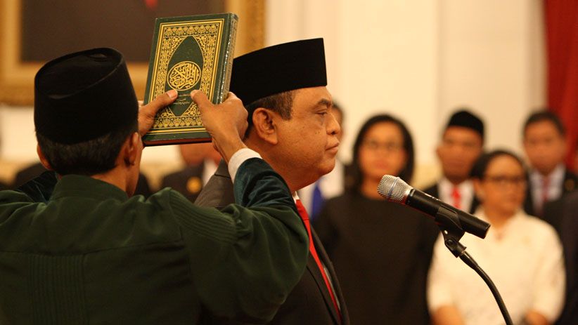 Dilantik Presiden Jokowi, Komjen Syafruddin Resmi Jadi Menpan RB - Bagian 4