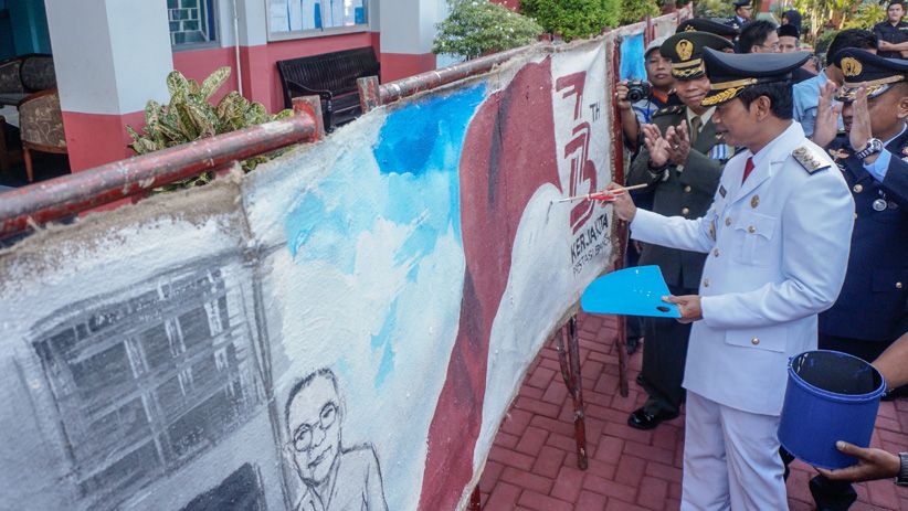 Peringati HUT ke-73 RI, Warga Binaan Rutan Rowobelang Melukis Pahlawan Nasional - Bagian 2