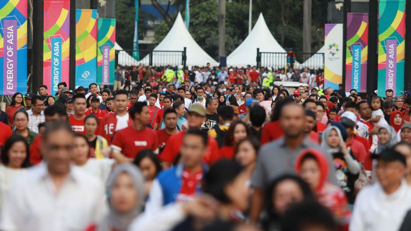 Foto-Foto Antusiasme Warga Nonton Pembukaan Asian Games 2018 - Bagian 3
