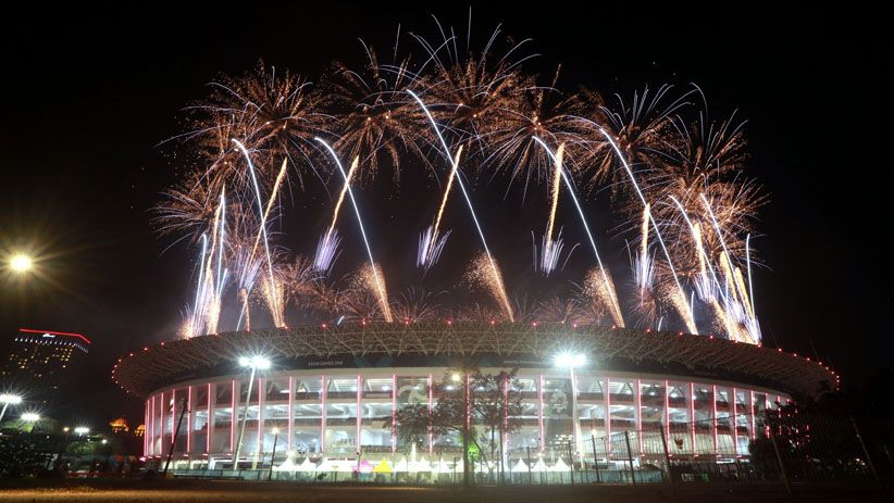 Foto-Foto Antusiasme Warga Nonton Pembukaan Asian Games 2018 - Bagian 6