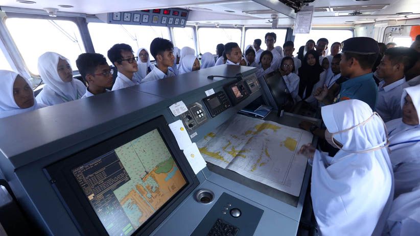 Perkuat Nasionalisme, Mahasiswa Baru Unitomo Kunjungi Koarmada - Bagian 5