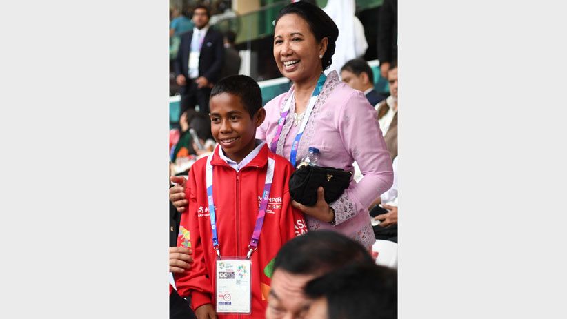 Duduk di Deretan Kursi Menteri, Begini Gaya Joni Nonton Pembukaan Asian Games - Bagian 4