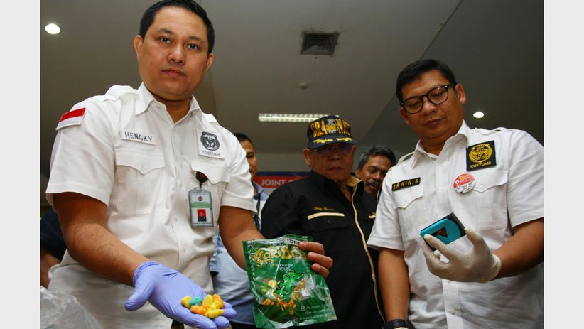 Bea Cukai Gagalkan Penyelundupan Tempat Pensil Berisi Sabu dan Permen Ganja - Bagian 4