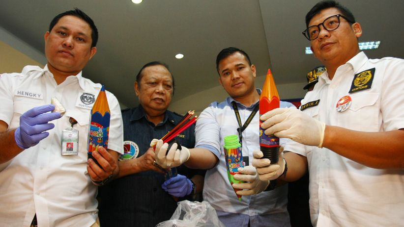 Bea Cukai Gagalkan Penyelundupan Tempat Pensil Berisi Sabu dan Permen Ganja - Bagian 1