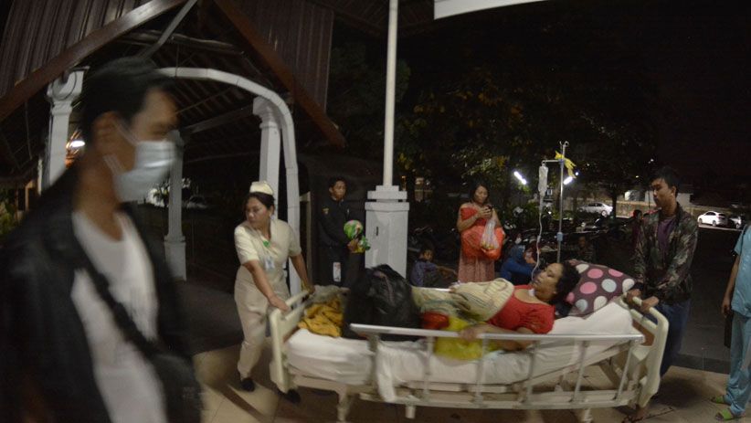 Pasien RSUP Sanglah Dievakuasi saat Gempa 6,9 SR Mengguncang - Bagian 3