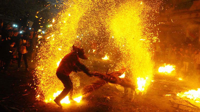 Foto Tradisi Perang Obor di Desa Tegal Sambi Jepara - Bagian 1