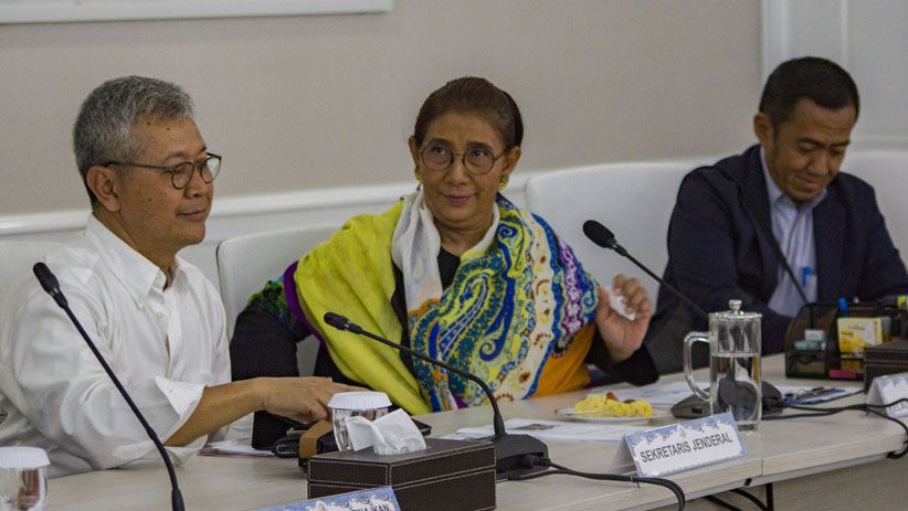 Menteri Susi Tenggelamkan 125 Kapal Pelaku Illegal Fishing - Bagian 2