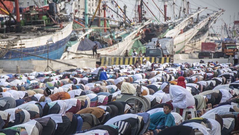 Umat Muslim Diimbau Salat Idul Fitri di Rumah, Begini Panduan MUI