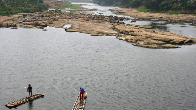 Musim Kemarau, Sungai Cisadane Mulai Mengering - Bagian 2