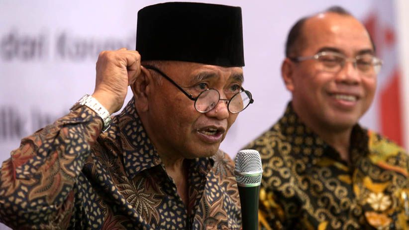 Simbol Lawan Korupsi, Ketua KPK bersama Rektor UM Surabaya Angkat Keris  - Bagian 4