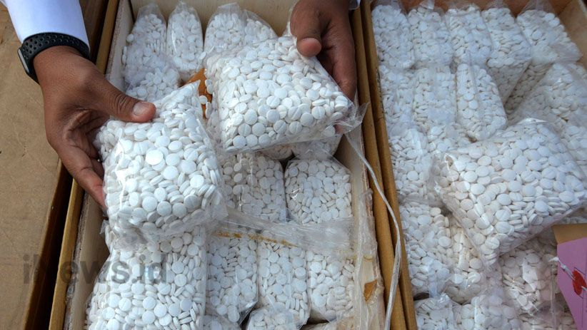 Polisi Gagalkan Peredaran 7 Juta Pil Koplo di Surabaya - Bagian 2