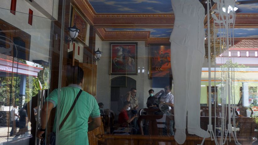 KPK Geledah Rumah Ketua DPRD Tulungagung - Bagian 2