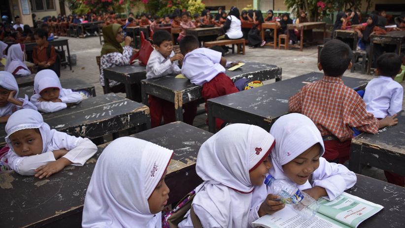 Korban Gempa Bangun Hunian Sementara dari Sisa Runtuhan Rumah - Bagian 4