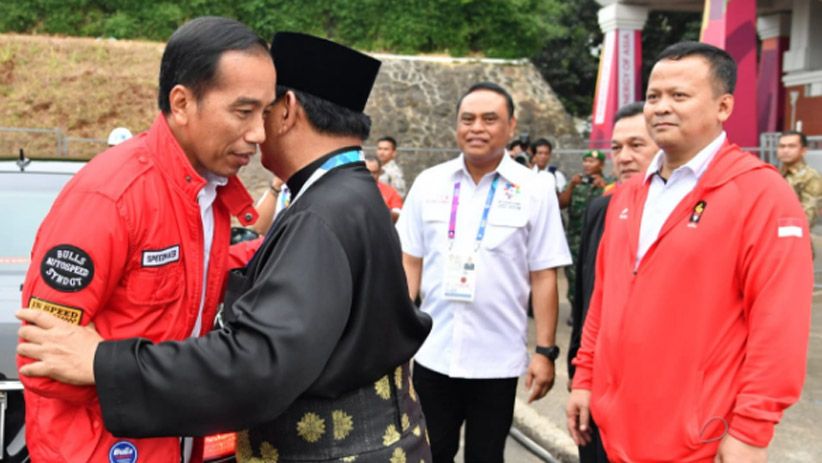 Momen Jokowi dan Prabowo Berpelukan dengan Pesilat Hanifan Yunadi - Bagian 4