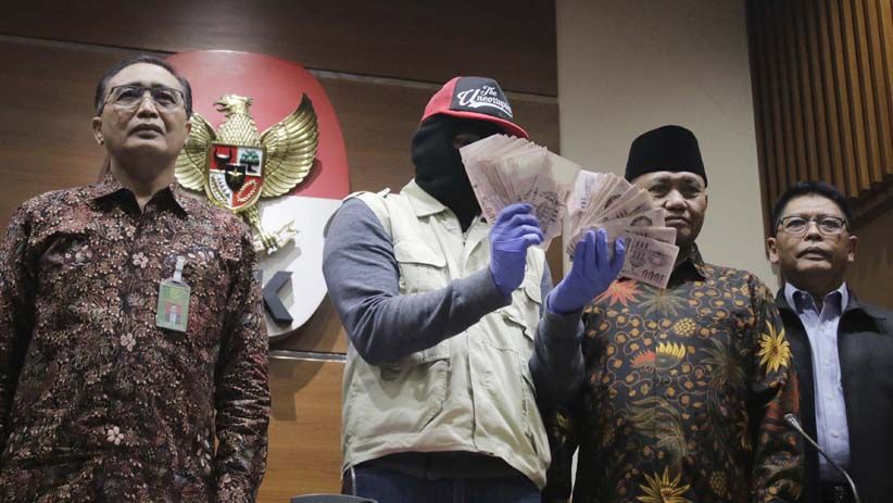 KPK Pamer Barang Bukti Dolar Singapura Hasil OTT Hakim PN Medan - Bagian 3