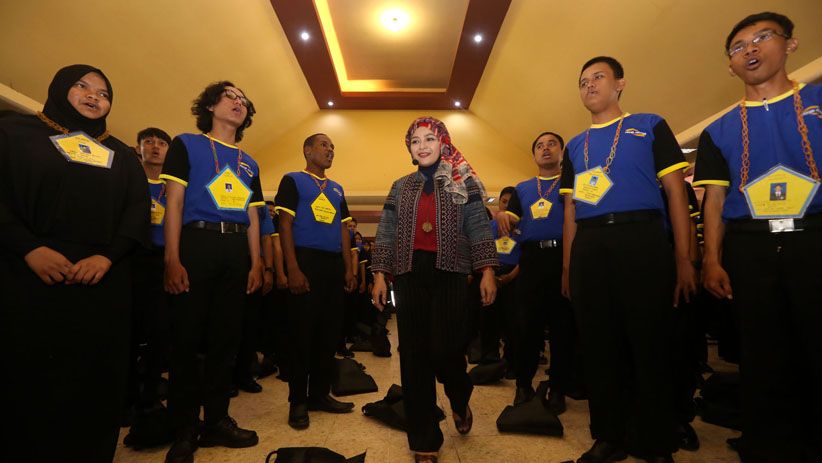 Ria Enes dan Boneka Susan Motivasi Mahasiswa Baru Unitomo Surabaya - Bagian 4