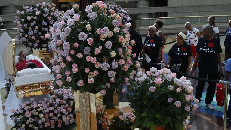 Ribuan Penggemar Hadiri Penghormatan Jasad Penyanyi Aretha Franklin - Bagian 1