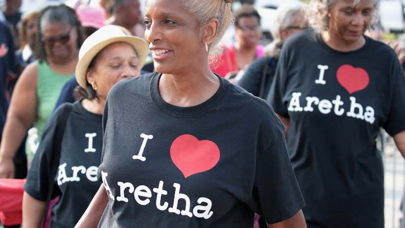 Ribuan Penggemar Hadiri Penghormatan Jasad Penyanyi Aretha Franklin - Bagian 5