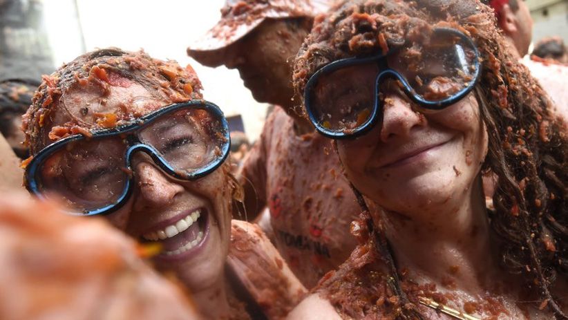 Ada Festival Tomatina, Kota di Spanyol Dibanjiri 160 Ton Tomat - Bagian 5