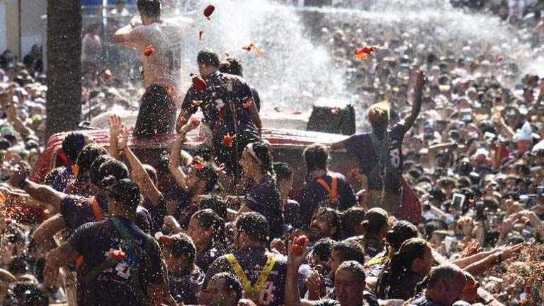 Ada Festival Tomatina, Kota di Spanyol Dibanjiri 160 Ton Tomat - Bagian 7