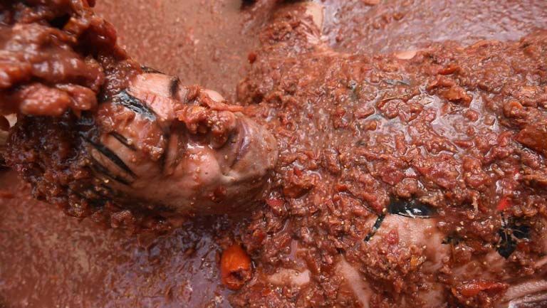 Ada Festival Tomatina, Kota di Spanyol Dibanjiri 160 Ton Tomat - Bagian 4